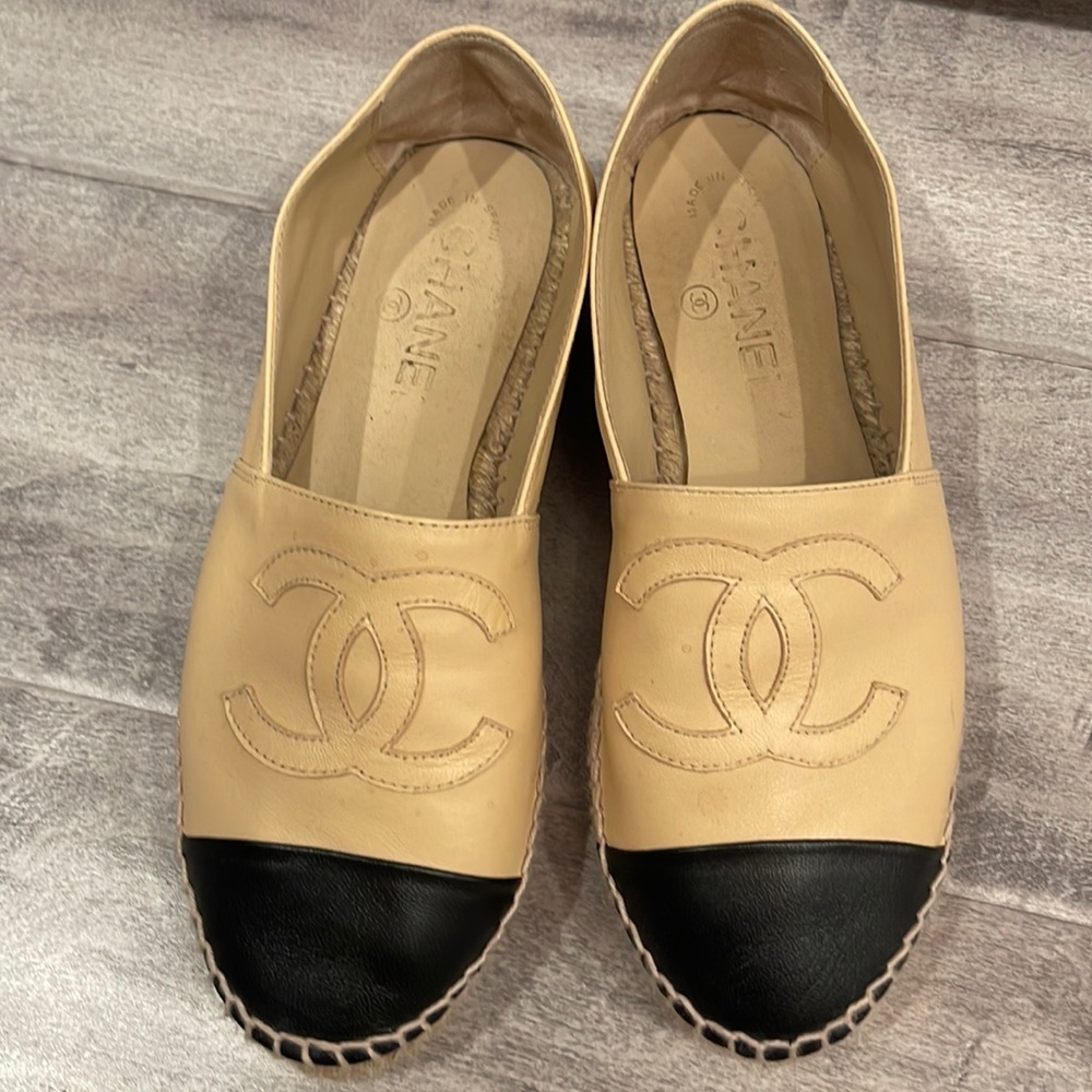 Chanel espadrilles beige and black tip